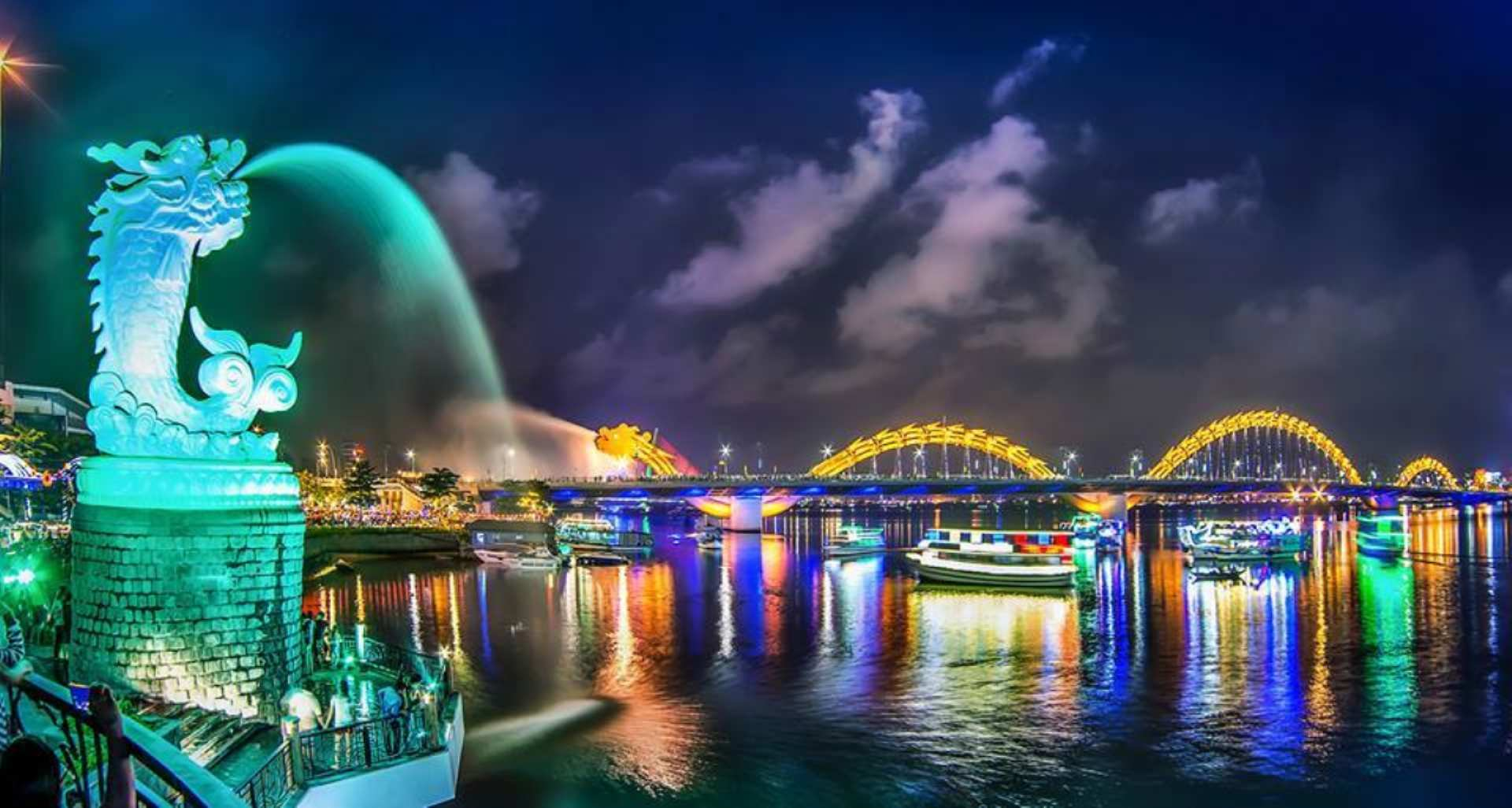 愛情橋、龍首魚尾雕像