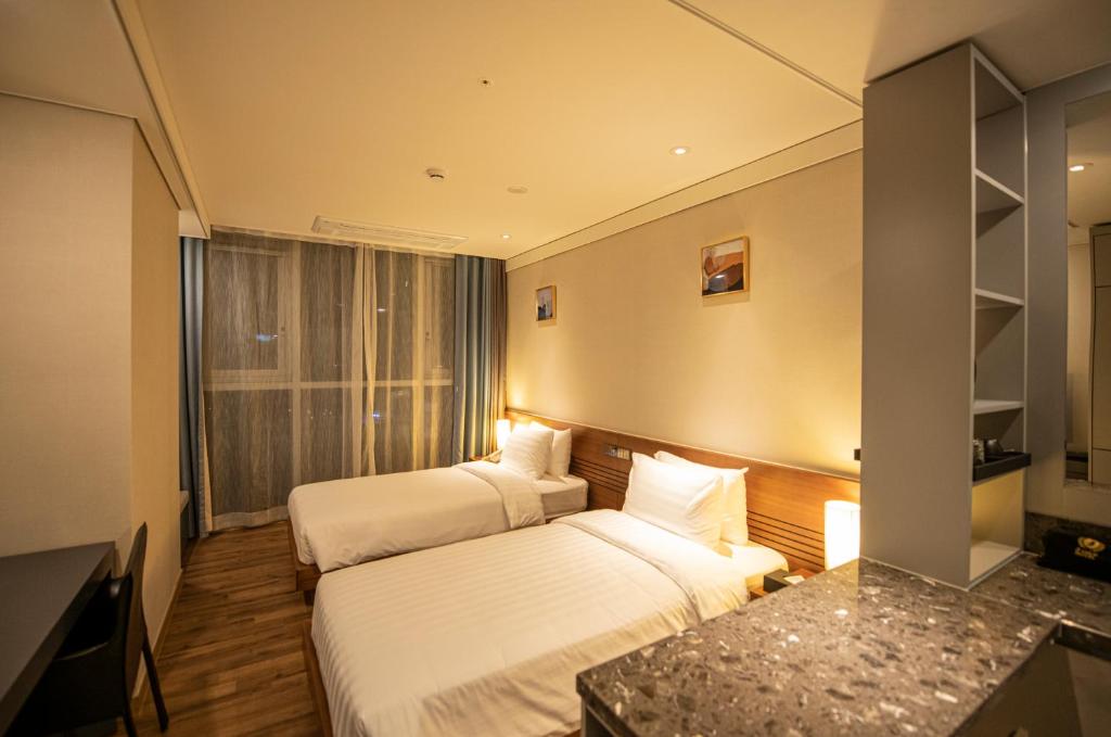 J-One Hotel