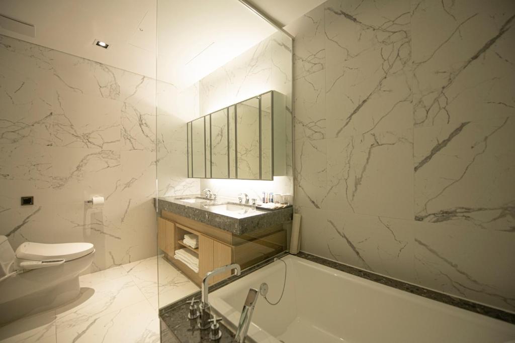 J-One Hotel