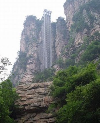 百龍電梯