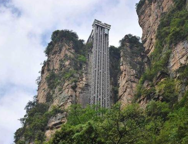 百龍電梯