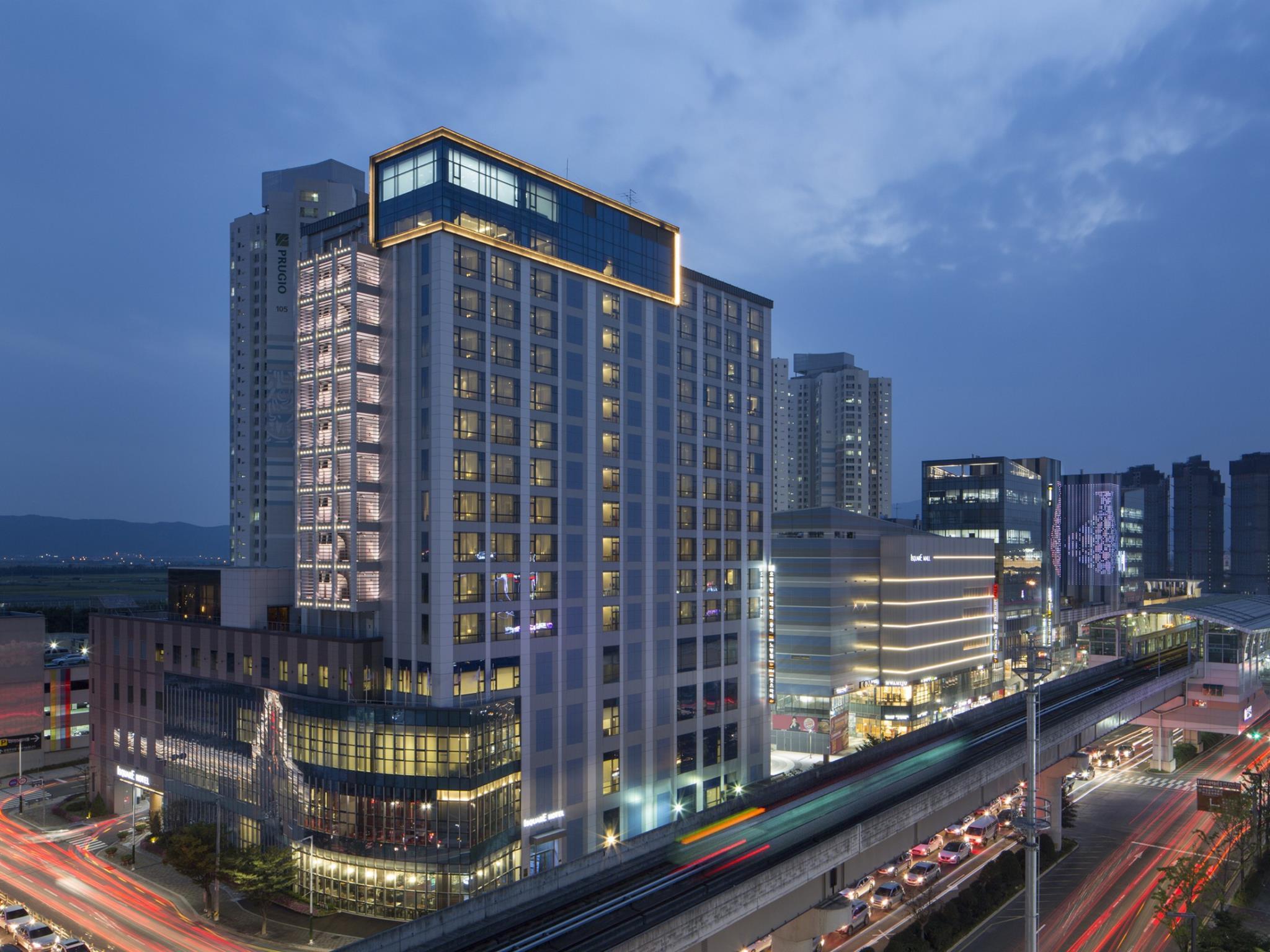 ISQUARE HOTEL